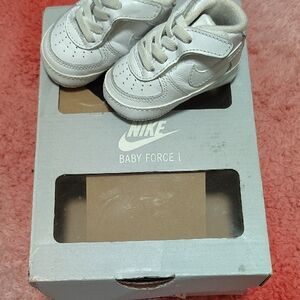 Nike White Baby Walker Shoes Classic Design (Brand New)